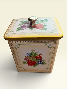 Vintage Knott's Berry Farm Shortbread Cookie Tin